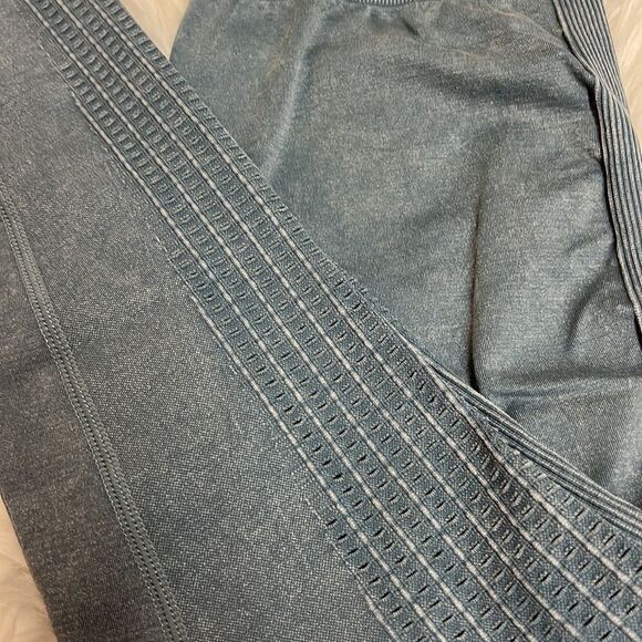 Fabletics Arctic Wave Sync High-Waist Perforated Legging Size S C34 - Picture 8 of 10
